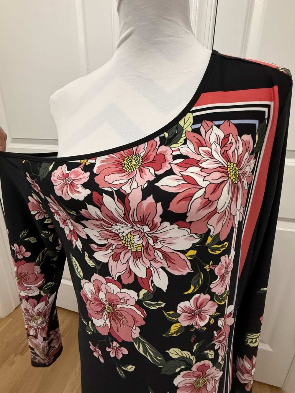 NWOT - Venus One-Shoulder Floral Maxi Dress - Picture 6 of 11